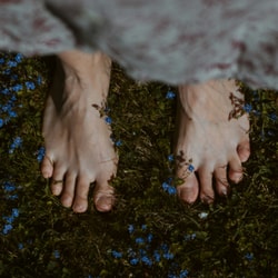 what-is-grounding-how-can-this-improve-our-health_10404